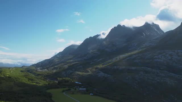 De Syv Søstre (The Seven Sisters) mountain range