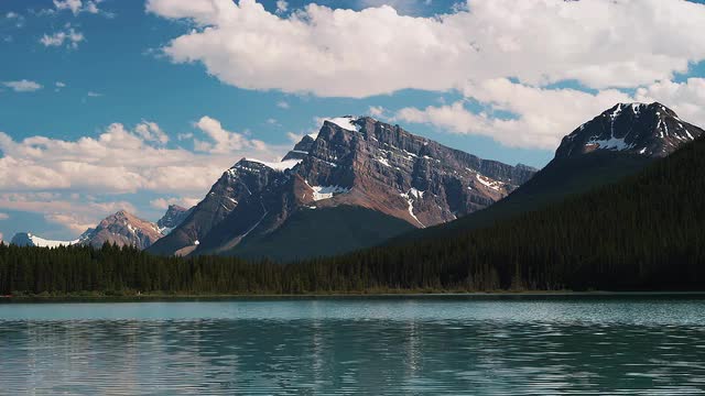 Banff Mountain Range and Turqoise Lake