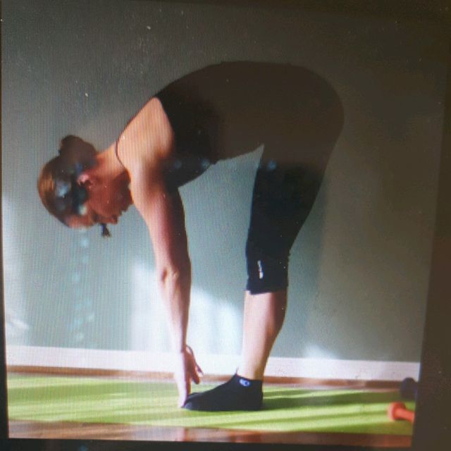 Stretch Toe Reach Exercise Howto Workout Trainer by Skimble