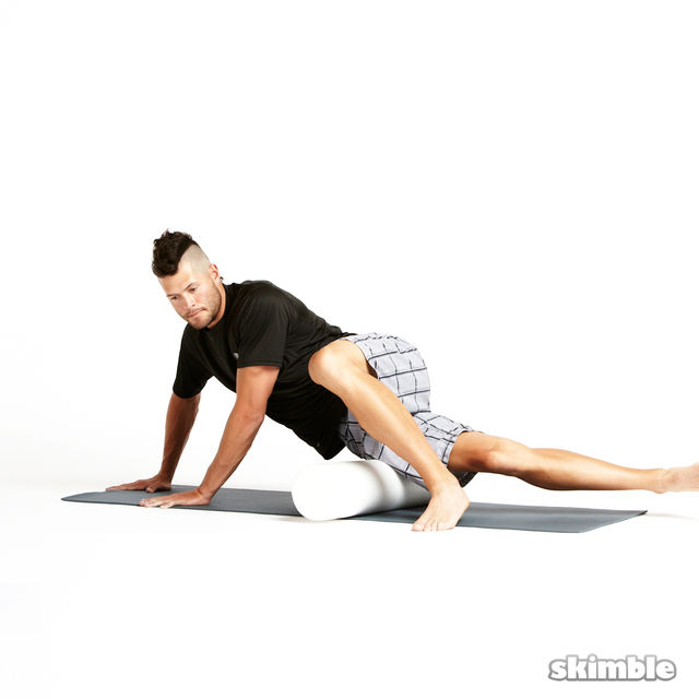 Right IT Band Rolls Exercise Howto Workout Trainer by Skimble