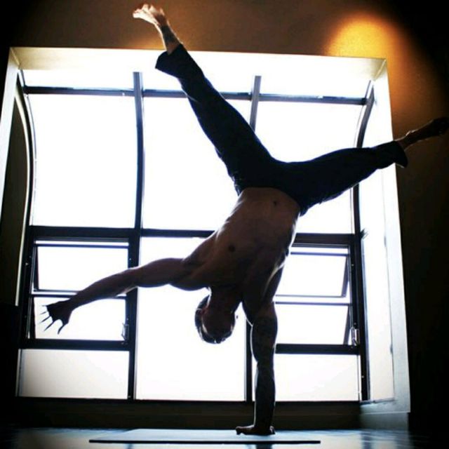 One Handed Tree by Chris S. - Exercise How-to - Skimble