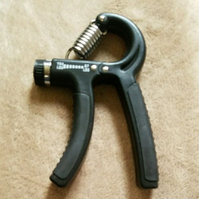 Hand Gripper Exercise Howto Workout Trainer by Skimble