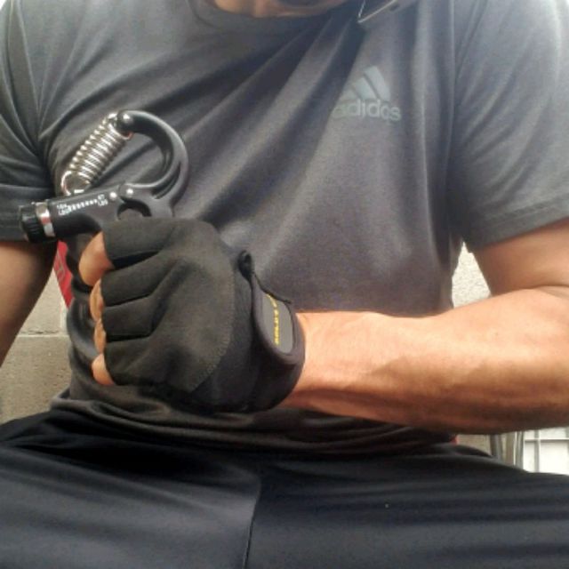 Hand Grippers Right Hand by Malicious ☠ . Exercise Howto Skimble