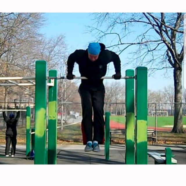 Dips On Straight Bar by Alejandro K. Ejercicio Cómo hacerlo Skimble