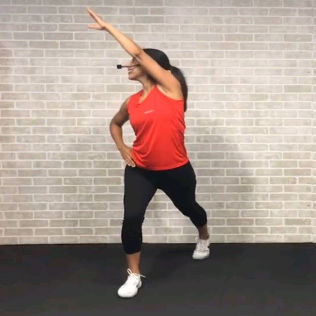 Step Back & Reach Exercise Howto Workout Trainer by Skimble