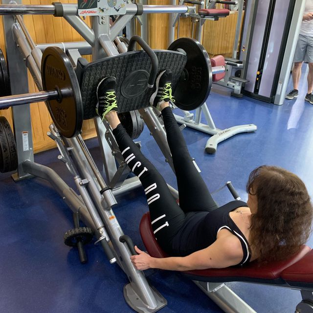 Linear Leg Press by Gustavo Daza Ejercicio Cómo hacerlo Skimble