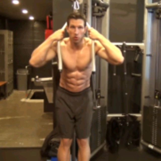 Standing Rope Crunches by 𝔻𝕖𝕤𝕖𝕣𝕥 𝔽𝕠𝕩🦊 🌟 Exercise Howto Skimble