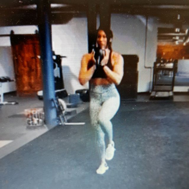 Goblet Back Lounge With Knee Raise - Exercise How-to - Skimble
