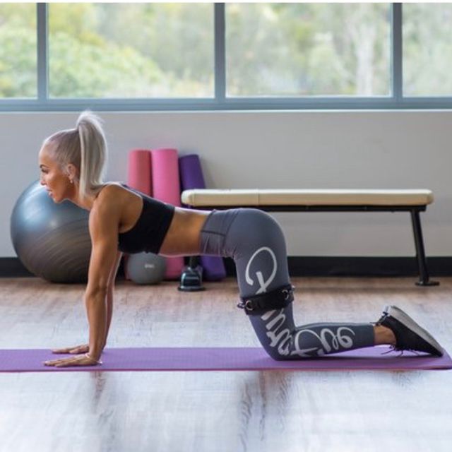 Banded Straight Right Leg Kickbacks Exercise Howto Workout Trainer