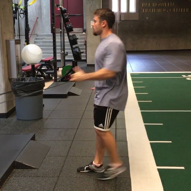 SC Reverse Lunge w/ Left Row Exercise Howto Workout Trainer by Skimble