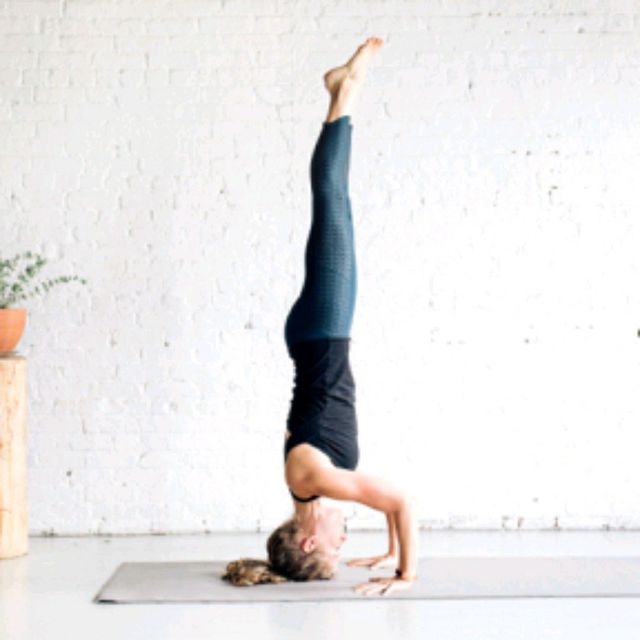 Tripod Headstand 💥 Exercise Howto Workout Trainer by Skimble