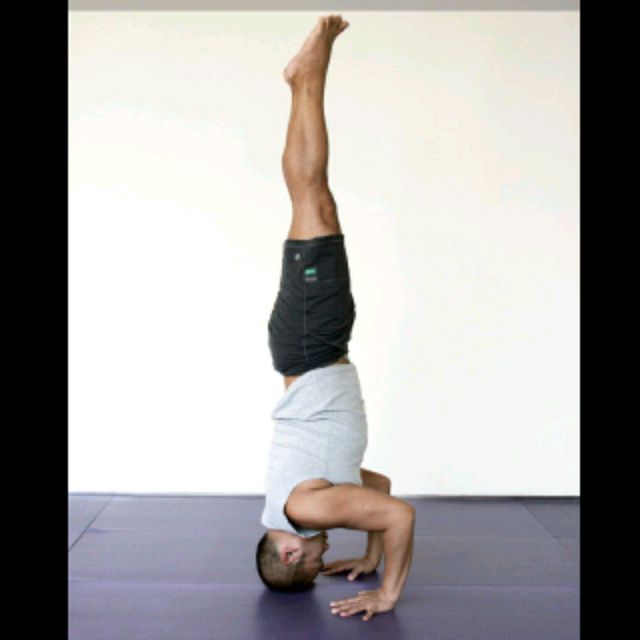 Tripod Headstand 💥 Exercise Howto Workout Trainer by Skimble