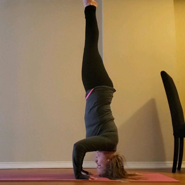 Tripod Headstand 💥 Exercise Howto Workout Trainer by Skimble