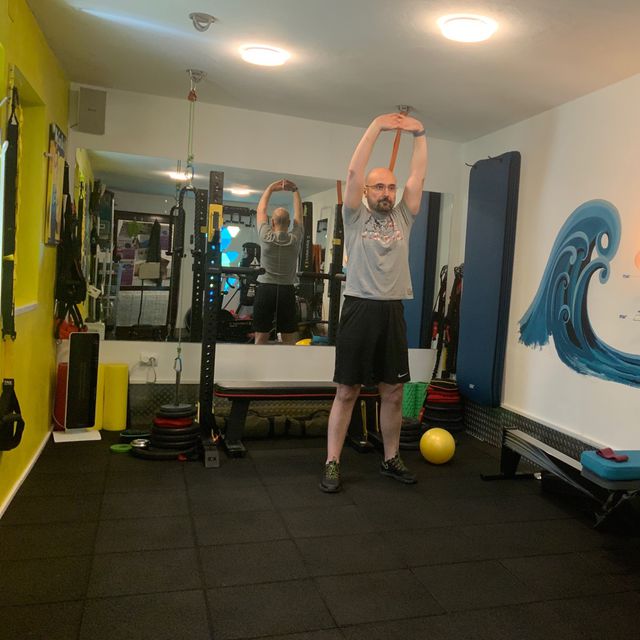 Two Arm Reach Stretch by Ömer Köseoğlu Exercise Howto Skimble