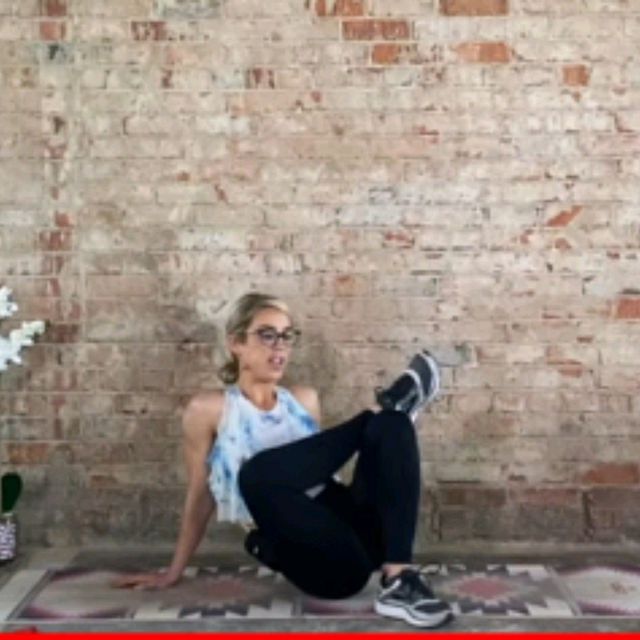 Seated Pretzel by 𝔻𝕖𝕤𝕖𝕣𝕥 𝔽𝕠𝕩🦊 🌟 Exercise Howto Skimble