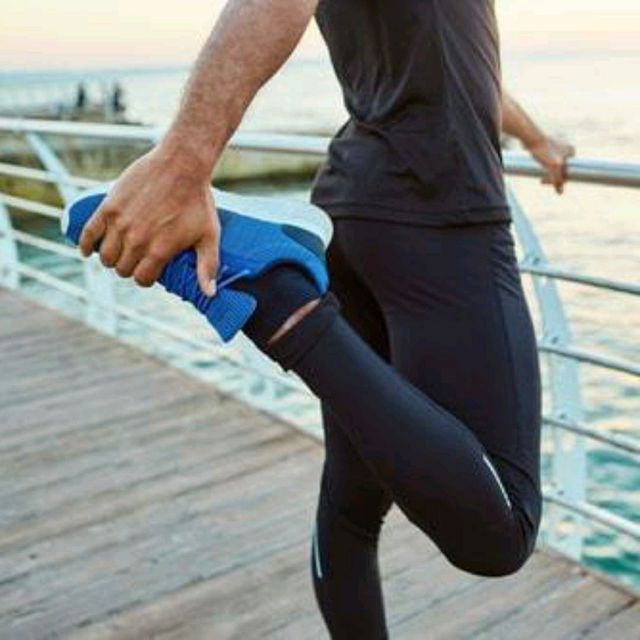 Thigh_Stretch Exercise Howto Workout Trainer by Skimble