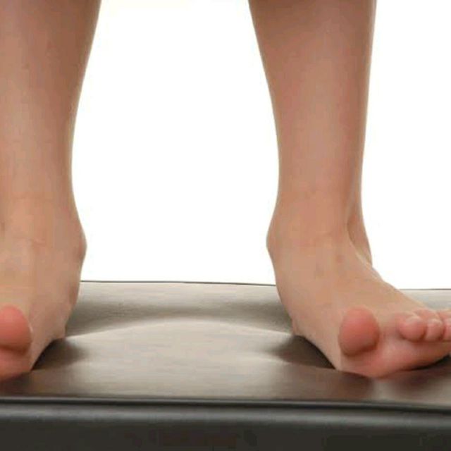 Toe raises with soft knees Exercise Howto Workout