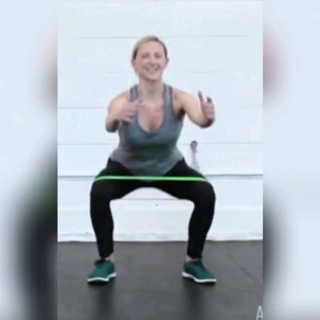 Mini Band Squat by Francisco Perez Ejercicio Cómo hacerlo Skimble