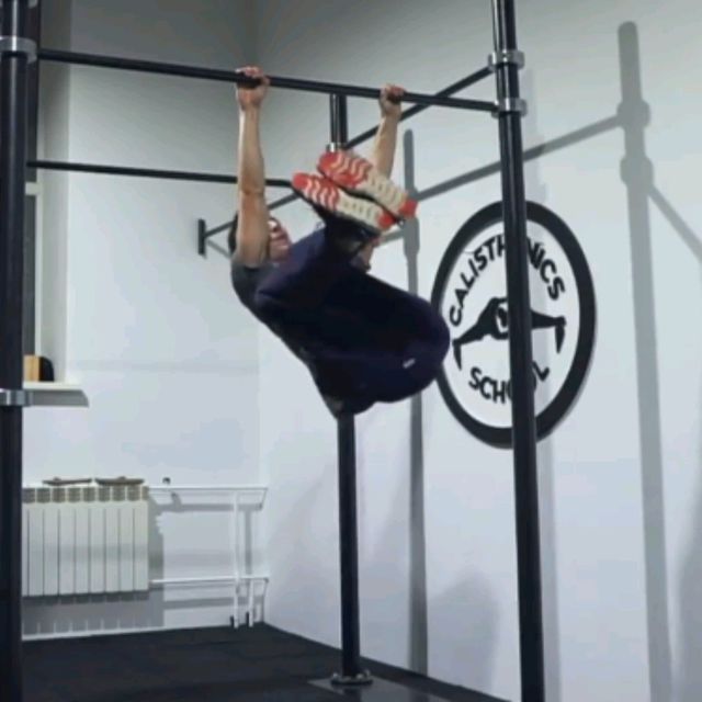Twisting On Pull Up Bar by Alex 🌊. Exercise Howto Skimble