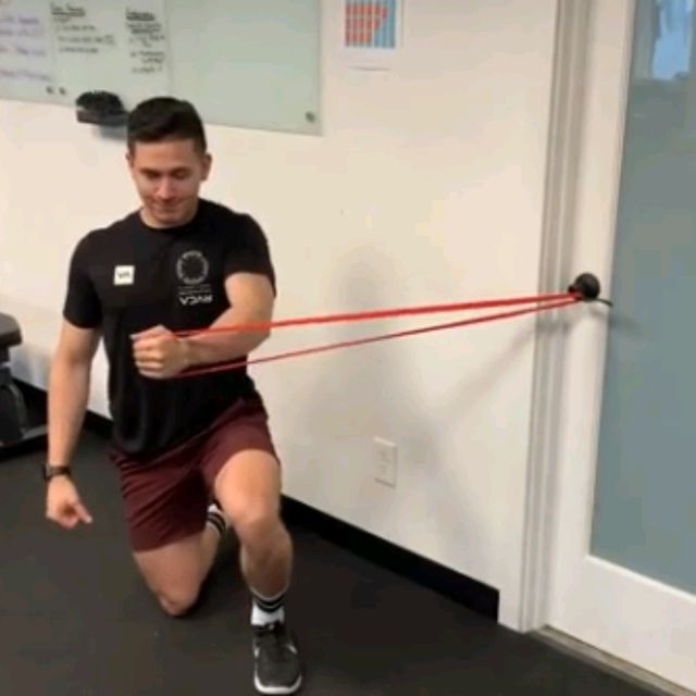 HN Mini Band Chest Fly by Francisco Perez Ejercicio Cómo hacerlo