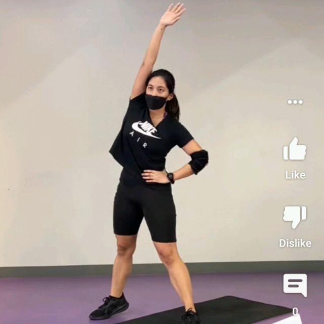 Standing Elbow to Knee Crunch by Carmina Viniegra Exercise Howto