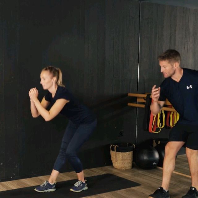 Backward Lunges by Patrik Cedereldh Exercise Howto Skimble