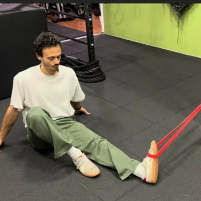 Ankle inversion stretch by Alex 🌊. - Exercise How-to - Skimble