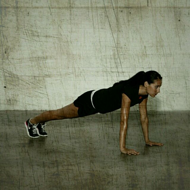 Knee Tucks By Craig C Exercise How to Skimble