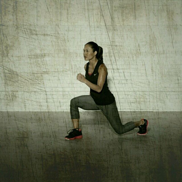 Scissor Switches Exercise Howto Workout Trainer by Skimble