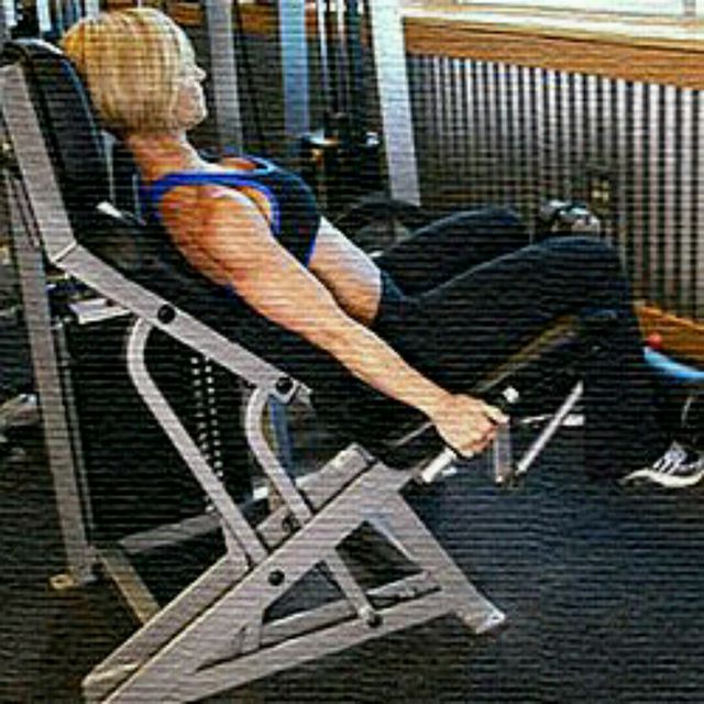 Extensión de cuádriceps en Máquina by Juan Diego F. Ejercicio Cómo