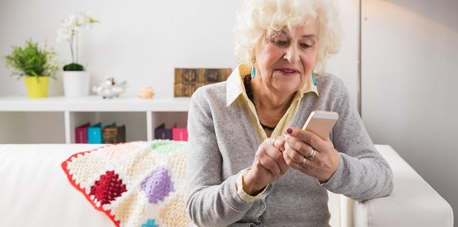 Mobile Tech May Boost CAD Secondary Prevention for Older Adults