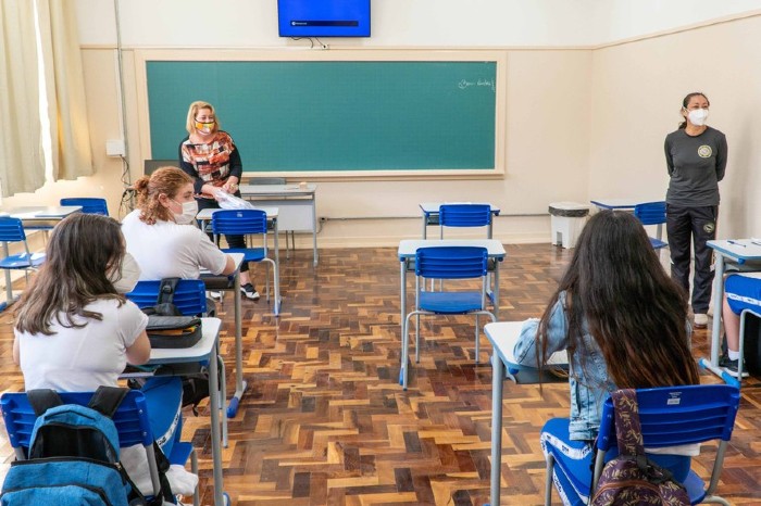 Nova resolução prioriza retorno presencial às atividades de ensino no Paraná - Vimarsana News