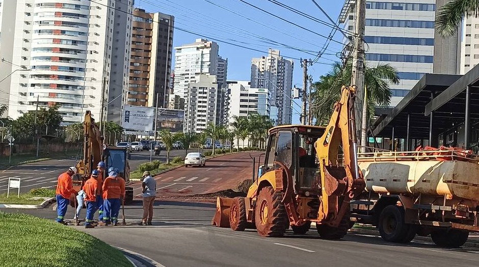 Avenida Ayrton Senna em Londrina tem trânsito impedido para melhorias