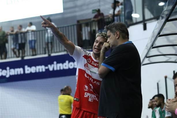 Sérgio Lacerda comanda o Pato. Foto Maurício Moreira