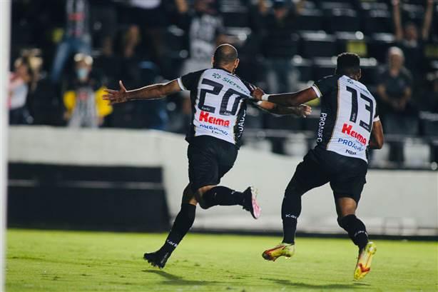 Marcelo comemorou o terceiro gol no Estadual. Foto André Jonsson/OFEC