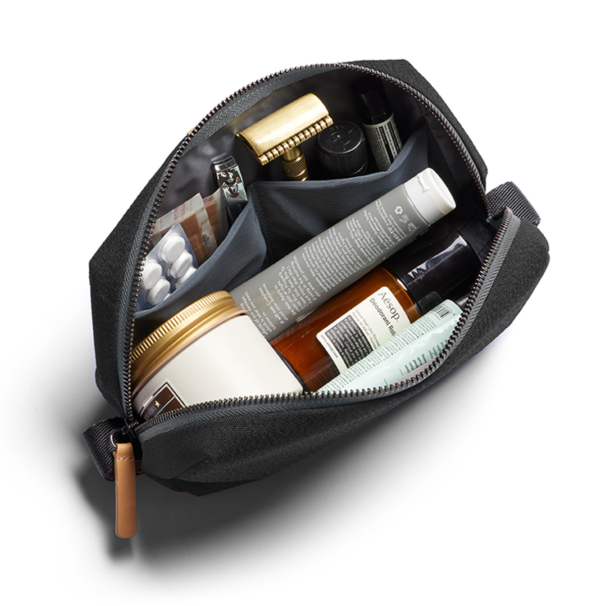 Dopp Kit Toiletry bag with easyclean lining and organization Bellroy