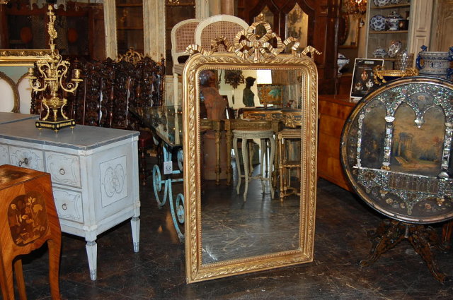 French Giltwood Ribbon Motif Mirror