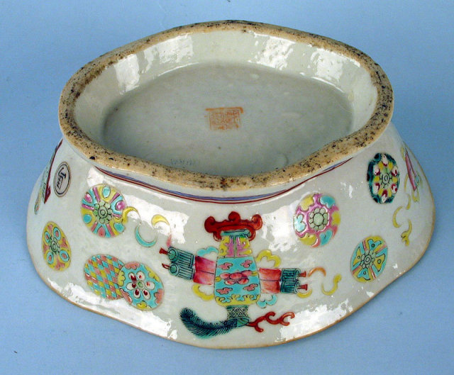 GOOD CHINESE TONGZHI MARK AND PERIOD FOOTED BOWL QING DYNASTY 1870S FAMILLE ROSE
