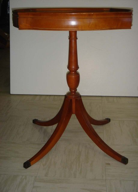 Collectible  CHESS  / CHECKERBOARD Solid Wood  TABLE. Glass on Wood.   Glass in MINT Condition. 