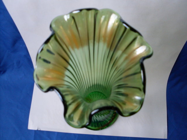 Northwood CARNIVAL GLASS Fluted 10 1/2 Inch Tall _FLUTED + RIBBED Pattern _Vase _Green Gold Tones 