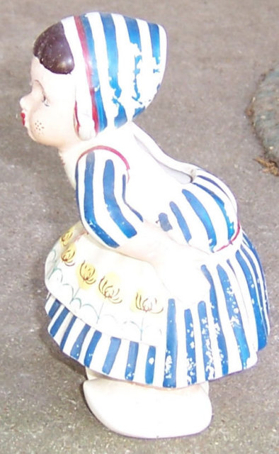 Vintage Kissing Dutch Girl Pottery Wall Pocket