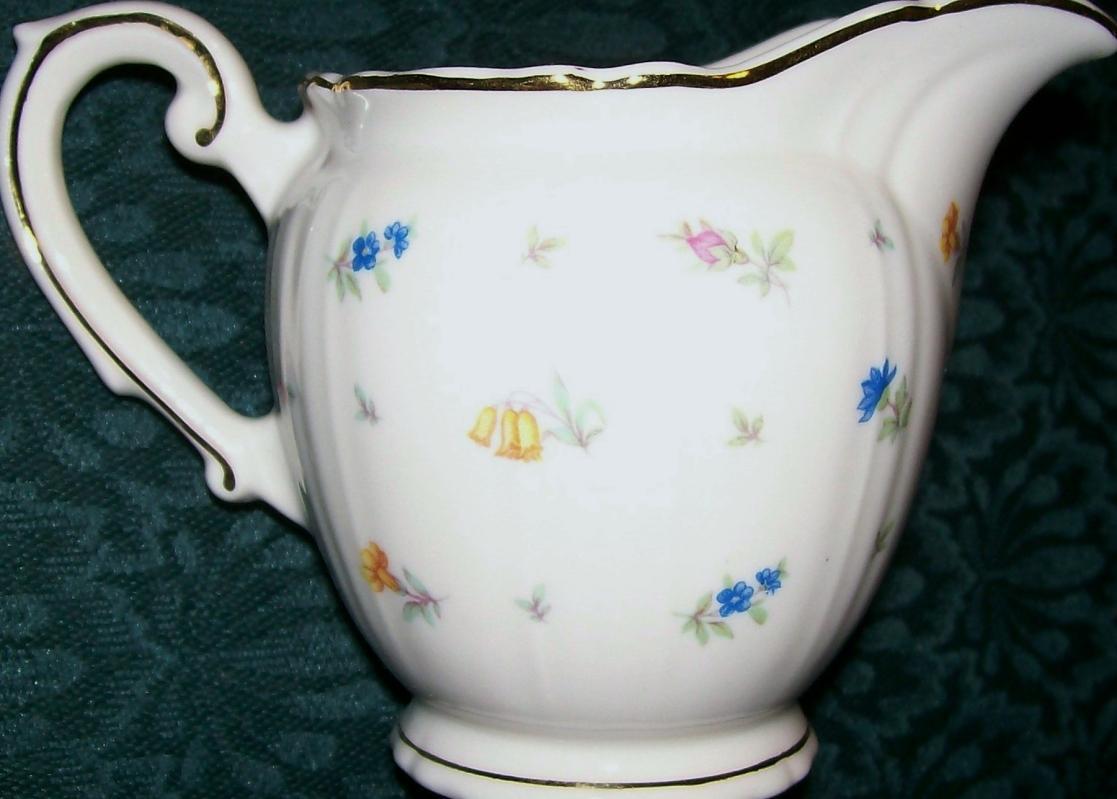 Vintage Syracuse Suzanne Creamer #G2305 Multicolor Floral 6 Oz.