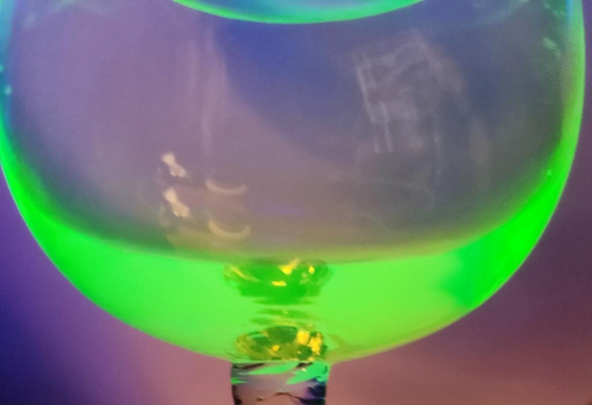 Vintage Twisted Stem Glass Pair Uranium Green/Peach 1940s-60s Italy