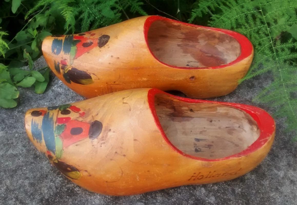 Vintage Holland Souvenir Wooden Shoe Pair Windmill Scene Size 11 9.5