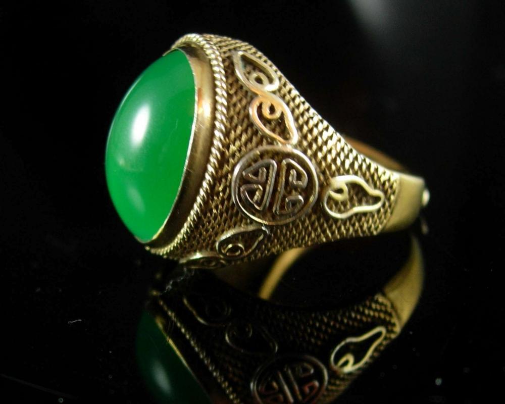 Huge Vintage Jade ring Chinese export gold silver filigree with healing properties Size 5 to 7 1/2