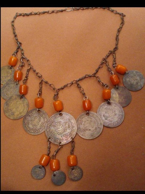 VINTAGE CHINESE FESTOON AMBER  NEcklace