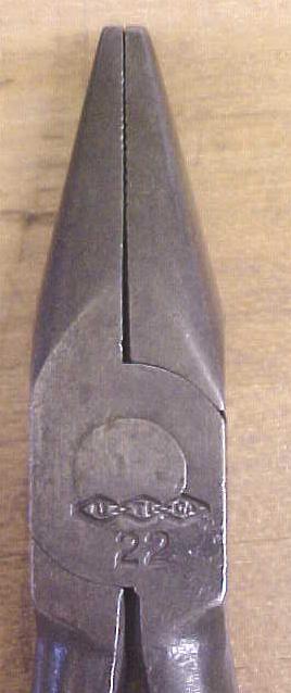 Utica Round/Long Nose Pliers No. 22- 6 inch