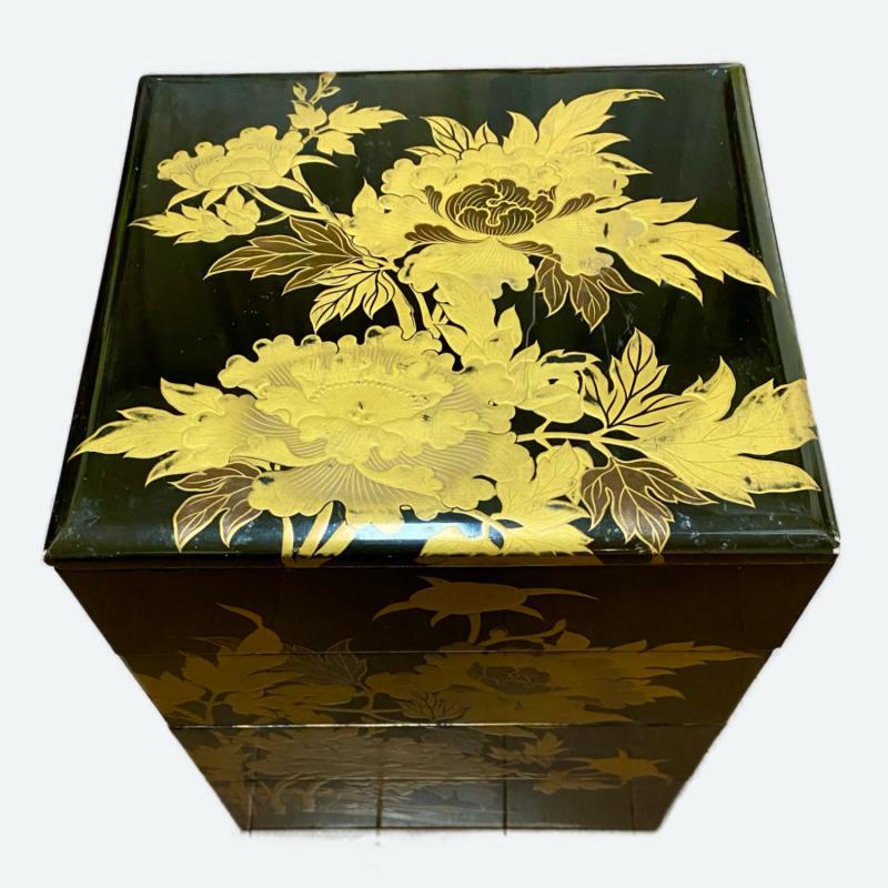 Japan - Wood and Lacquare - Jubako w/Maki-e - Meiji