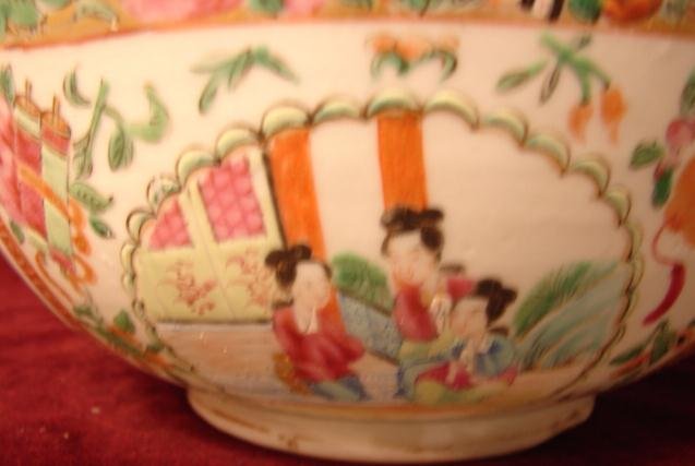 C. 1820 CHINESE EXPORT ROSE MANDARIN BOWL