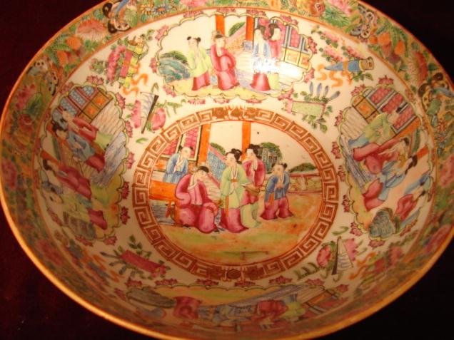 C. 1820 CHINESE EXPORT ROSE MANDARIN BOWL